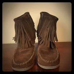 Sz 6 Minnetonka Fringe Wedges